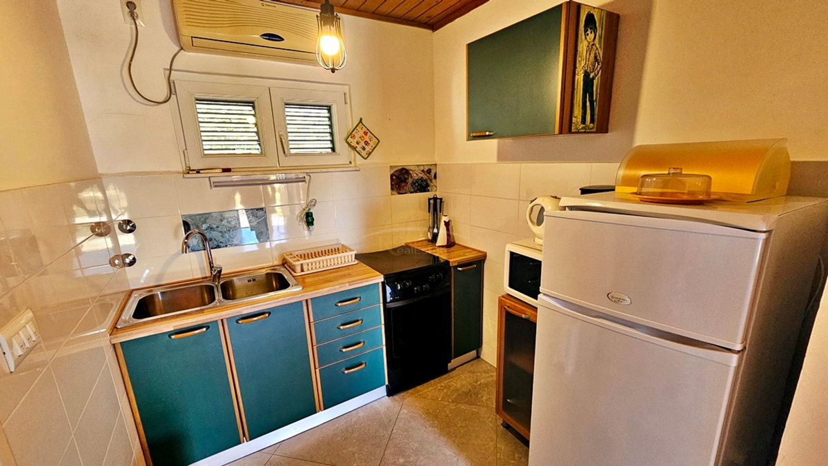 Casa indipendente a Okrug Donji/Čiovo in posizione eccezionale, seconda fila dal mare